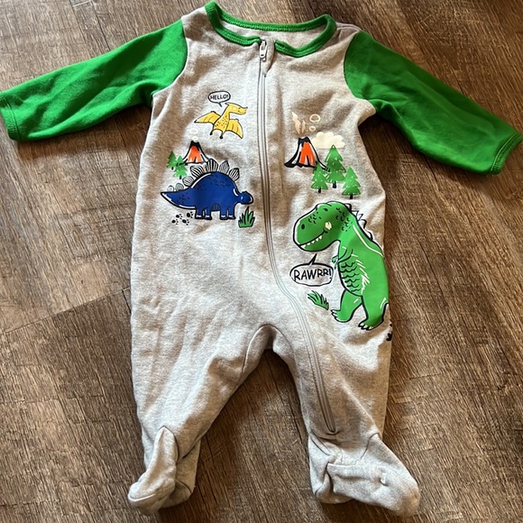 Clothes - Picture 5 of 5